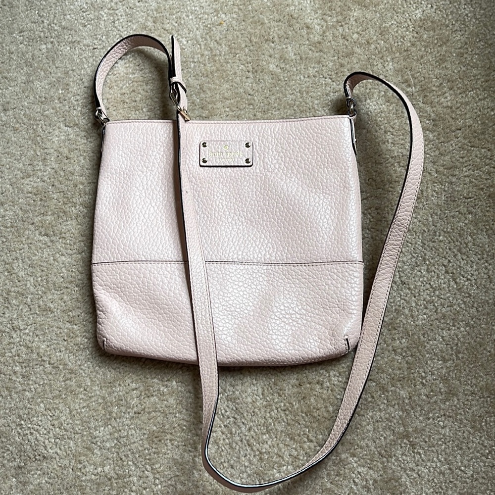 Like new condition Kate spade cross body!